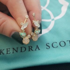 Troian Ear Climbers

Comes with dust bag